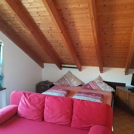 Daire Ferienwohnung Uhr *